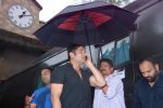 Sunil Shetty on location of film Mere Dost Picture Abhi Baki Hain in Kandivali, Mumbai on 30th June 2012 (28).JPG